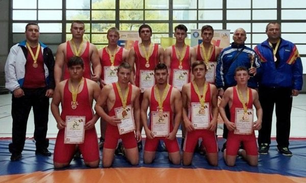 Medalie de bronz pentru echipa LPS Botoşani la turneul final al CN de lupte