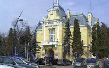 Primarul Portariuc şi-a angajat un …