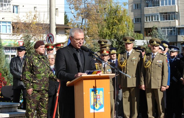 Mesajul prefectului Costică Macaleţi cu ocazia Zilei Forţelor Armate Române - FOTO