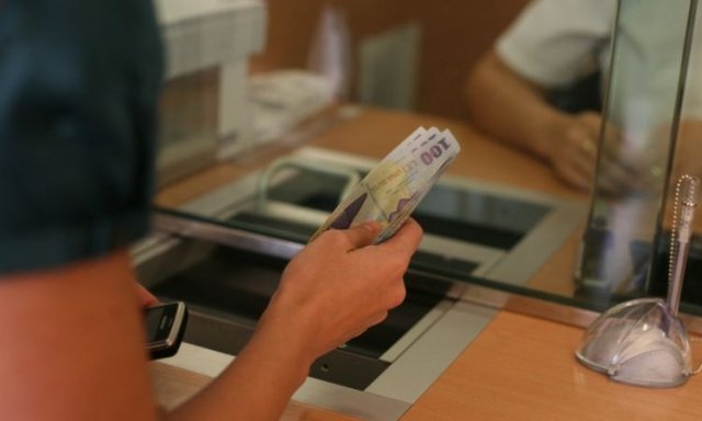 Record de beneficiari de asistenţă socială care şi-au achitat taxele locale în 2014. Legea spune că altfel nu primesc ajutor