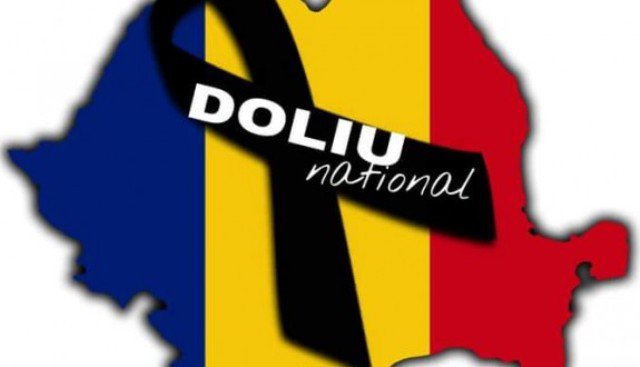 Drapelul României, arborat în bernă. Presa şi instituţiile de cultură trebuie să îşi adapteze programul în zilele de doliu naţional