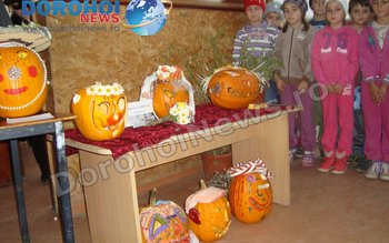 Halloween cu mască și fără …