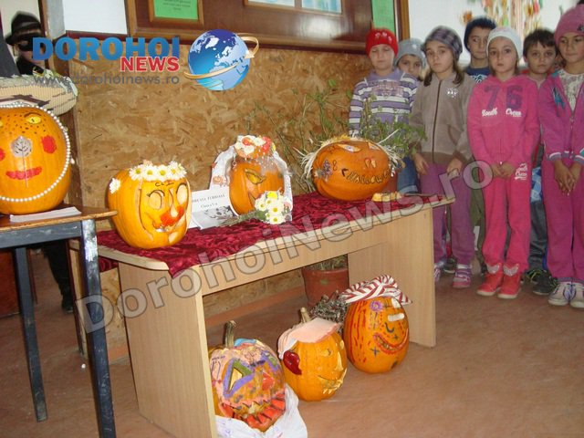 Halloween cu mască și fără mască la Școala Gimnazială nr. 2 Străteni - FOTO