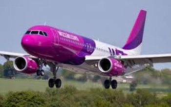 Un avion cu români a …