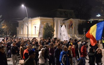 Manifestanții și-au strigat nemulţumirile în …