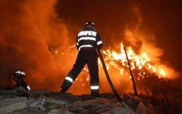 Familii rămase fără hrană pentru animale, după incendierea furajelor de persoane necunoscute