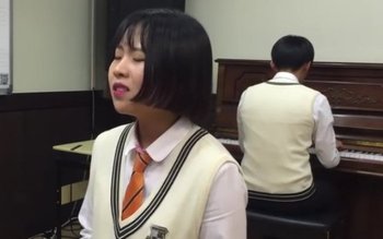 S-a filmat cântând, dar nu …