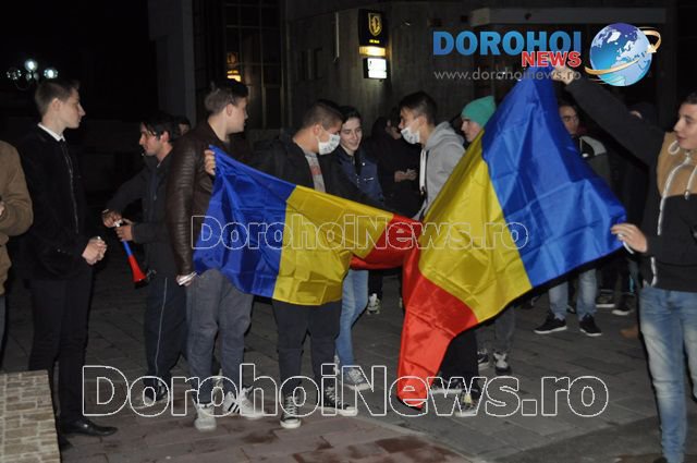 Aproximativ 30 de tineri prezenți la o manifestare paşnică pe Pietonalul „Grigore Ghica” din Dorohoi - FOTO