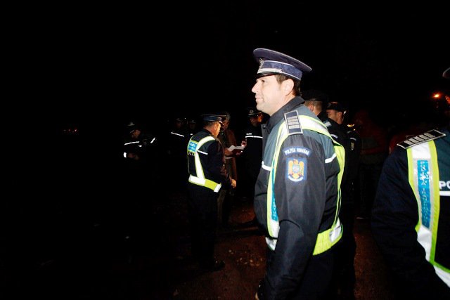 Peste 50 de poliţişti au acţionat noaptea trecută în județul Botoșani pentru prevenirea şi combaterea faptelor antisociale