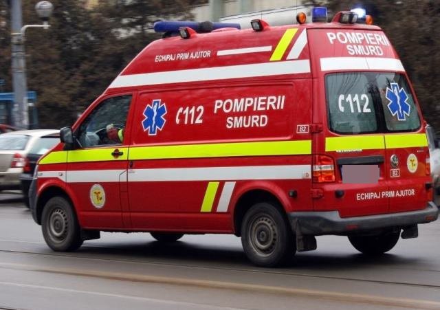 O femeie a ajuns la spital în urma unui incendiu provocat intenținat