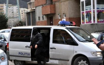 Zeci de percheziții au loc …