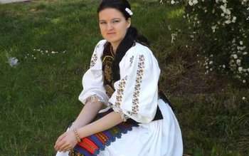 O cântăreață din România trăieşte …