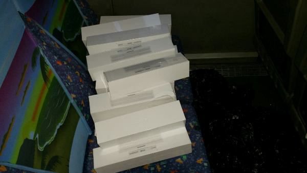 47 tablete Ipad Mini şi 27 ceasuri Apple Watch ascunse într-un autocar, descoperite de polițiștii de frontieră