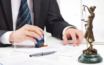 Femeie executată silit pentru ajutorul …