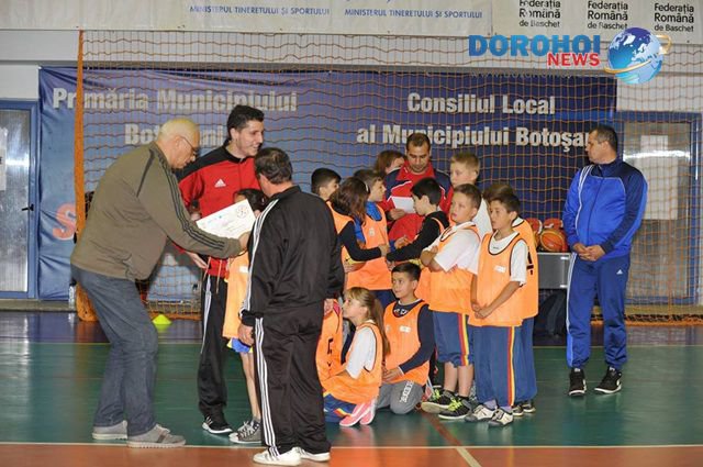 „Moldova la doi pași de coș”: Copiii dorohoieni, campioni ai moldovei la baschet