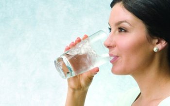 Avantajele consumului de apă minerală