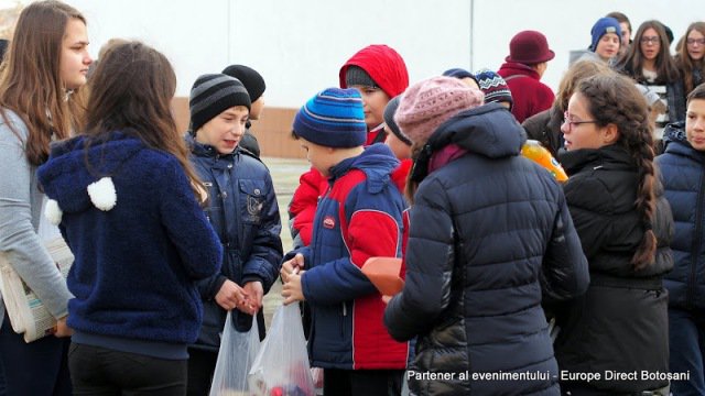 Bucuria de a dărui la Şcoala Gimnazială nr. 11 Botoşani - FOTO