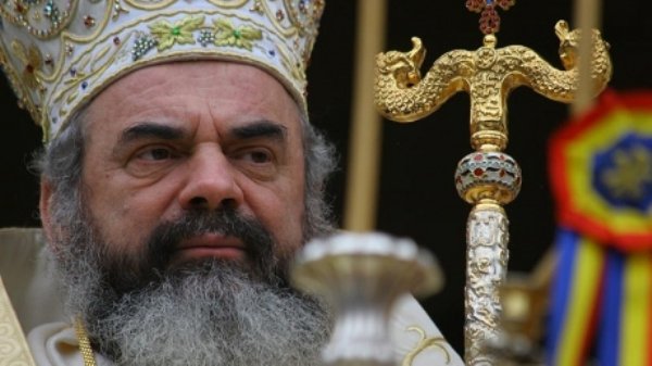 Patriarhul Daniel renunță la coloana oficială dacă lumea e deranjată