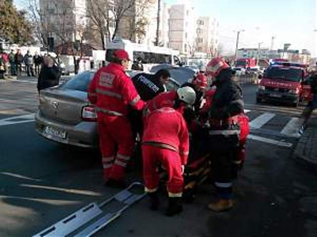 Accident cu două victime produs în fața Spitalului de Recuperare