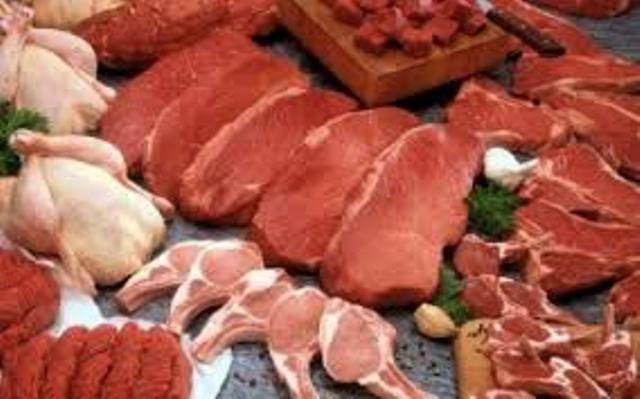 Peste jumătate din carnea de porc din magazine provine din import