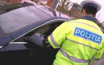 Inconştienţă în trafic! Conduceau pe …