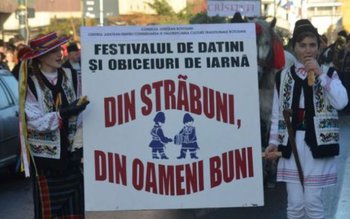 Zeci de ansambluri folclorice, trupe …