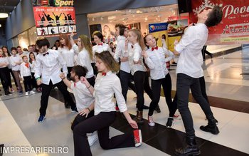 Maraton de colinde, dans, teatru …