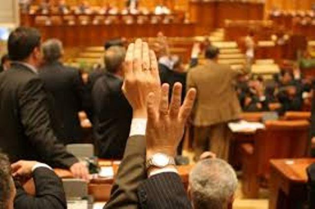 Senatul a votat pensiile speciale pentru aleșii locali