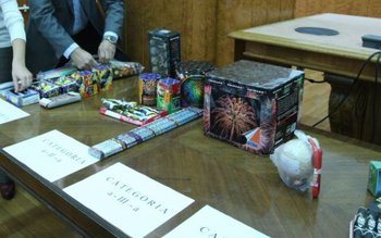 Articole pirotehnice interzise, găsite la …