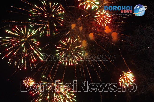 Foc de artificii spectaculos la Dorohoi la cumpăna dintre ani! - VIDEO