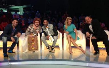 Lora şi Connect-R s-au dat …