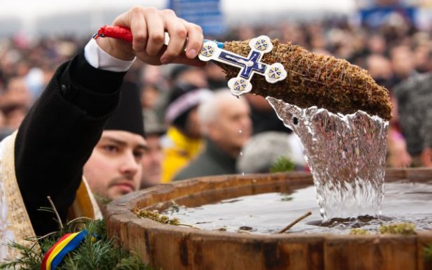 Tradiții care atrag norocul de Bobotează. Cine nu le respectă are necaz tot anul