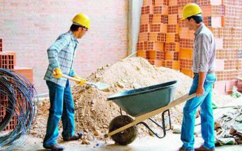 Muncitorii calificaţi în construcţii pot …