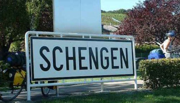 UE ar putea suspenda Tratatul Schengen. Se va cere reintroducerea controlului la frontiere - surse
