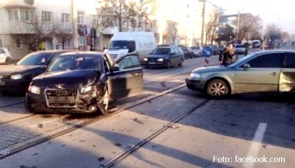 Accident! Copil ajuns la spital cu multiple traumatisme în urma unui accident produs mama sa