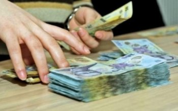 Bugetarii, premiaţi în funcţie de …