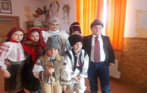 „Hai să dăm mână cu mână” la Școala Gimnazială „Mihail Sadoveanu” Dumbrăvița 