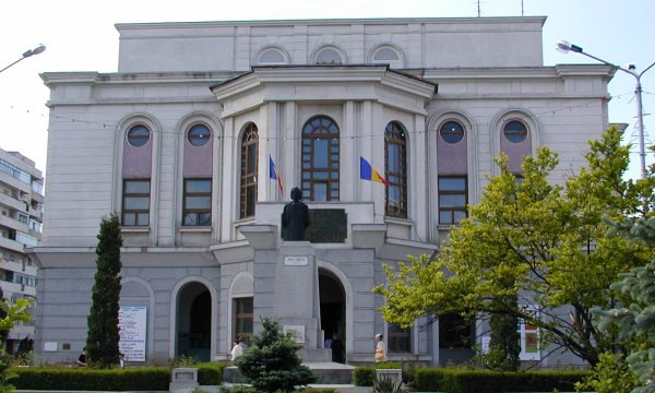 Finalizarea lucrărilor de reabilitare a Teatrului 