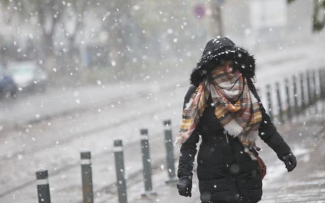 Informare meteorologică de precipitații, ninsori și intensificări ale vântului în toată țara