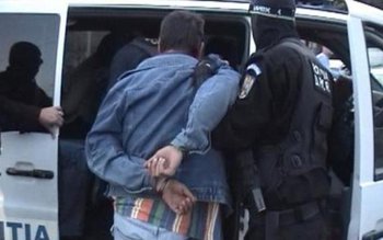 Suspecţi de tâlhărie, identificaţi şi …