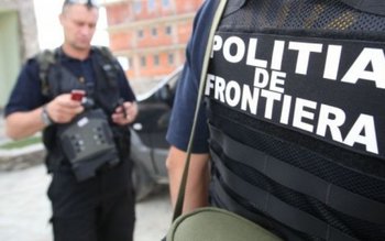 Doi cetăţeni afgani, opriţi din …