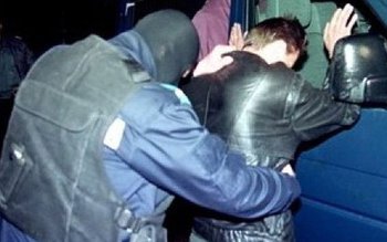 „S-a înarmat” cu o bărdiţă …