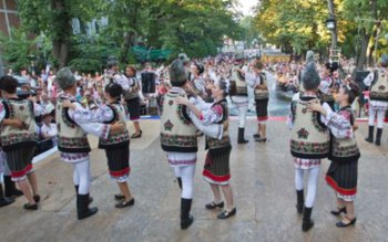Ansamblul folcloric „Balada” participă astăzi, …