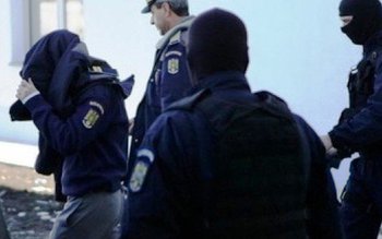 Trei polițiști, din care doi …