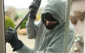 Hoț prins în timp ce …