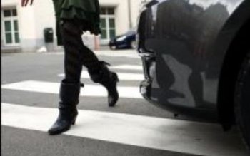 Suceveancă accidentată pe trecerea de …