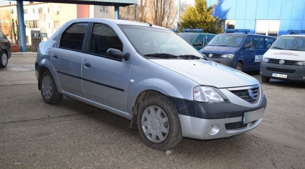 Bărbaţi cu dublă cetăţenie, depistaţi în timp ce transportau ţigarete de contrabandă - FOTO