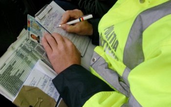 Depistat de poliţişti la volanul …