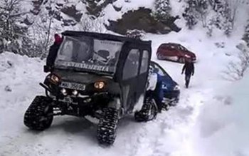 Ninsori în ţară. Zece turişti …