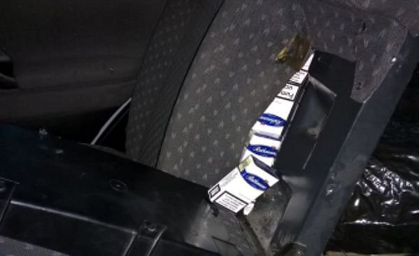 Peste 26.000 de ţigarete, descoperite de poliţiştii de frontieră